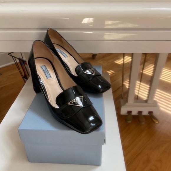 $995- PRADA Vernice Patent Loafer Black Pumps /  Logo - Picture 2 of 12